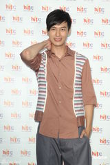 组图：严爵坦言不会追女生 自曝曾有暗恋经历