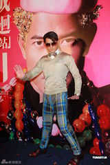 组图：郭富城个唱将凌空跳舞 带来全新超视觉享受