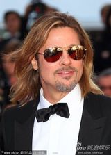 组图：皮特戛纳走秀长发黑超显帅气