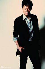 组图：段奕宏风尚大片出炉 显男士多重魅力