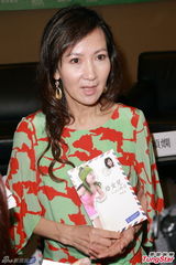 组图：陈美琪新书分享养女成长 丈夫现身支持