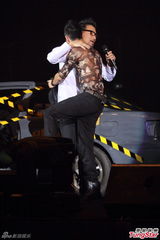 组图：关楚耀个唱邀张学友坐阵 遗撼谭咏麟未到