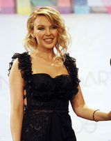 高清组图：凯莉-米洛黑色透视礼服性感亮相悉尼