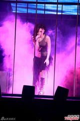 组图：邓紫棋曝林宥嘉支持个唱 害羞不谈