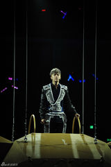 组图：罗志祥上海个唱狂野奔放 坐飞毯空中绕场