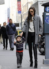 策划：明星宝宝着装大PK 小七苏瑞领衔萌妹子