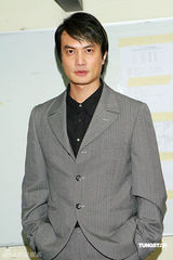 幻灯图：TVB8金曲颁奖落幕 容祖儿银装现身捧奖