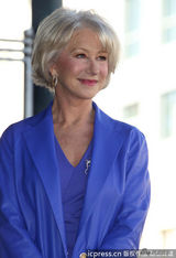 组图：海伦-米伦留名星光大道 与老公甜蜜舌吻