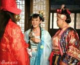 幻灯：高昊男扮女装玩反串 穿紧胸衣直言做女生辛苦