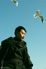 组图：陈志朋成电影狂人 忙里偷闲拍年终写真