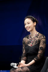 高清图：韩星宋康昊李娜英新片《howling》宣传