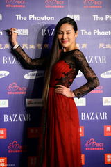 组图：群星亮相BAZAAR明星慈善夜红毯星光熠熠
