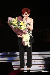 组图：梁静茹香港红馆个唱落幕 造型百变气氛热