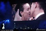 组图：张学友杭州个唱火爆 与舒淇热吻画面引尖叫