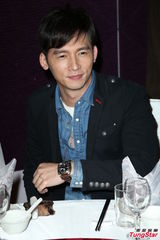 组图：隋棠助阵《犀利人妻》庆功期待续集