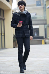 组图：杨金承街拍格子西装气质儒雅