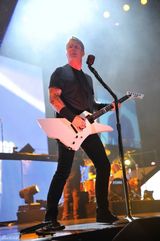 组图：Metallica内地首演 主唱感性称等待30年