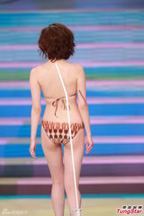 组图：港姐泳装秀热辣美胸 蛮腰翘臀各展风情