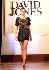 高清组图：辣妈超模米兰达-可儿现身悉尼走秀