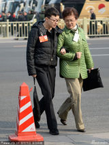 组图：政协文艺界别小组讨论 宋丹丹宋祖英抢镜