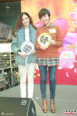 组图：唐宁育儿注重身教 黄芷晴望跟前辈合作