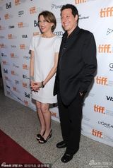 组图：《爱情的模样》首映 安妮特知性亮相