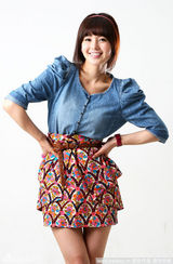 幻灯图集：南圭丽清新写真 甜美笑容展别样风情 