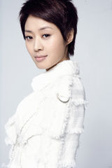 组图：影后范志博时尚写真 典雅大方气质不俗