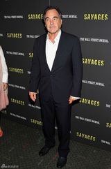 组图：布莱克明黄色礼服闪耀《野蛮人》纽约首映