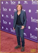 组图：米兰达笑傲乡村奖 泰勒携帅大叔献唱