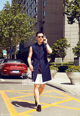 明星爱街拍：何晟铭烈日耍酷要帅要Fashion