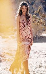 组图：维秘超模安布罗休大片演绎少女情怀