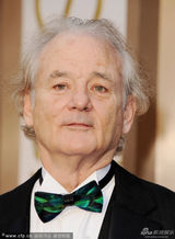 组图：老演员比尔-莫瑞亮相 风骚绿领结