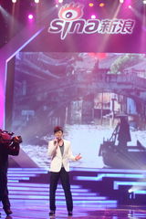 高清组图：新浪网络盛典 满江献唱《中华诵》