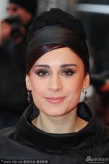 组图：《闭幕》首映 导演帕纳西现场行礼