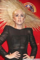 高清组图：Gaga蜡像纽约版太阳神造型帅气威武