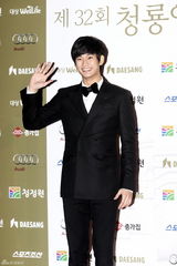 组图：第32届韩国青龙电影奖颁奖典礼群星闪耀