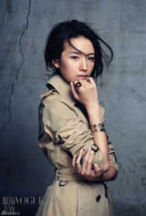 组图：董洁登《VOGUE》大片 佩千万珠宝展多样风情