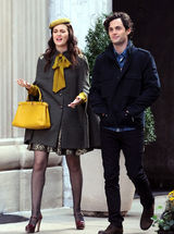 高清组图：莉顿-梅斯特街拍 斗篷大衣搭配花裙