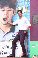 组图：陈柏霖新片变身宅男 获陈意涵公开示爱