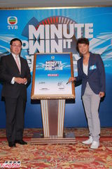 组图：李克勤回无线主持《决战一分钟》