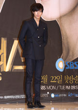 高清组图：张赫宣传新剧《MIDAS》 李敏贞甜美动人