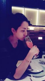 组图：春晚主持人李思思私照 爱素颜爱卖萌