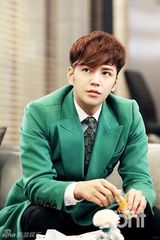 组图：张根硕IU《漂亮男人》幕后照独家揭秘