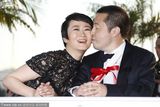 组图：贾樟柯获最佳编剧 与赵涛甜蜜亲吻