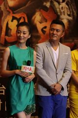 组图：徐翠翠绿衣出席《闯关东前传》发布会