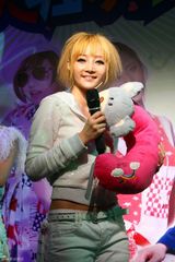 高清组图：Lotte Girls狂欢歌友会 歌迷祝福送大麦