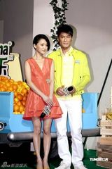 高清图：周迅古天乐做代言 造型清新神采飞扬