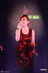 组图：梁静茹演唱会落幕 与表哥同台合唱