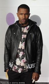 组图：2013全英音乐奖男星帅气亮相红毯